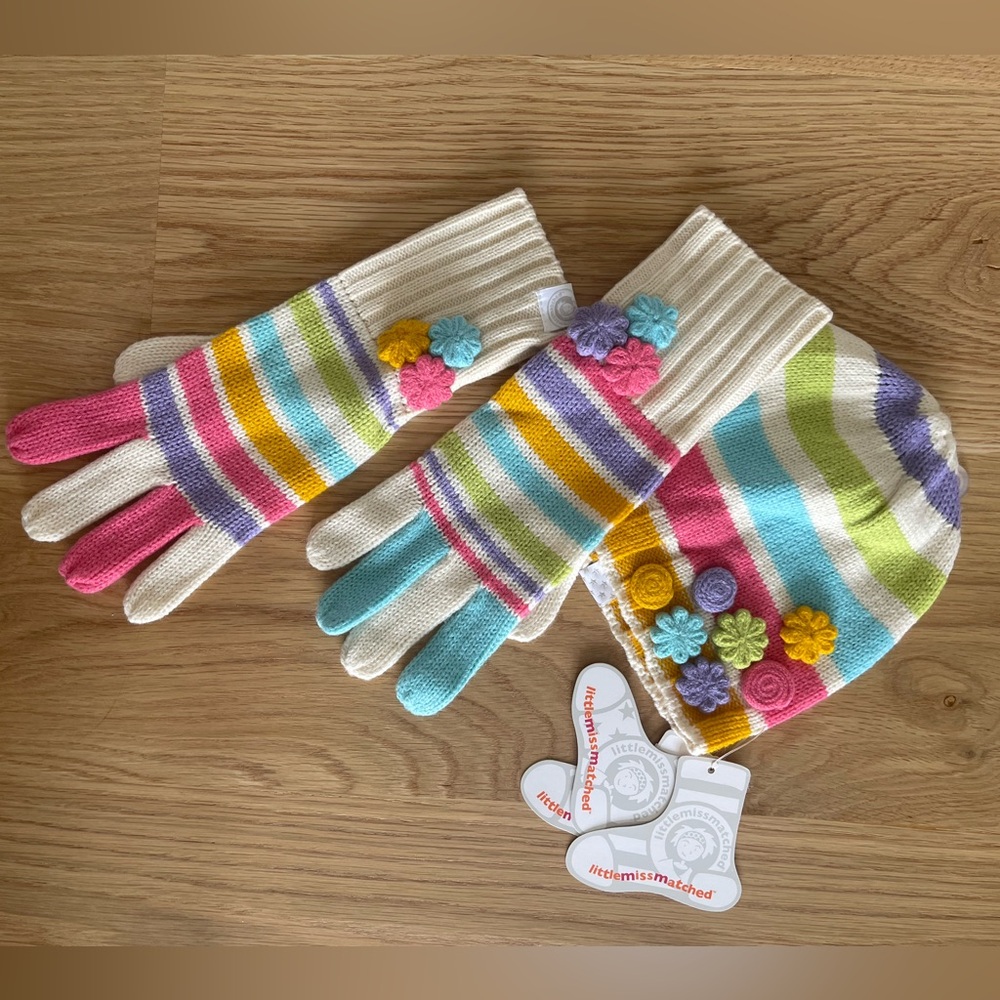 NWT Little Missmatched hat and gloves set